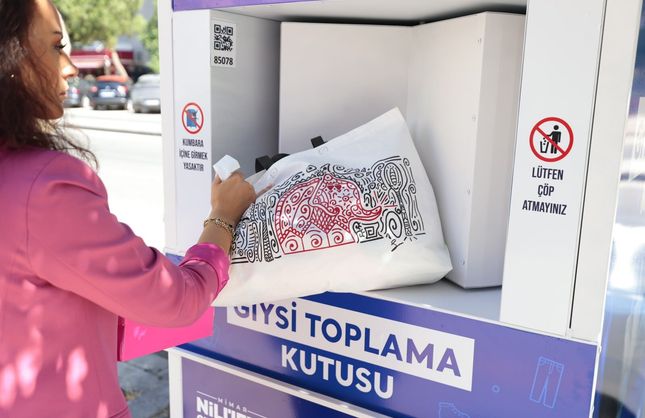 Konak Belediyesi'nden geri dönüşüm hamlesi! Giysi toplama kutuları kent genelinde yerleştiriliyor