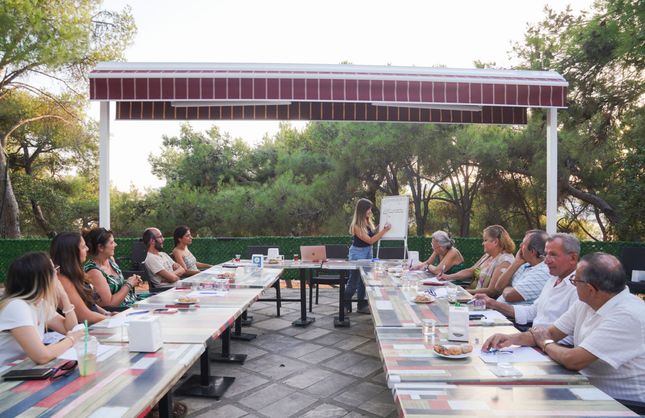 Seferihisar'da "Yaşamdan Yazıya" atölyesi devam ediyor: Hikâyeler kitap olacak