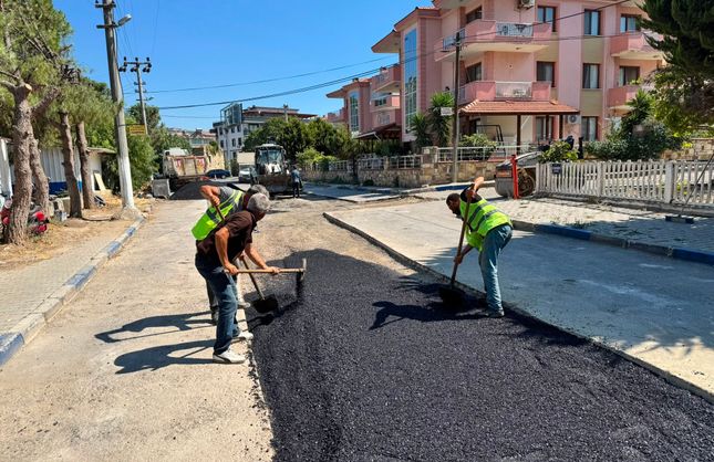 Foça Belediyesi’nden Değirmendere Caddesi’nde asfalt hamlesi