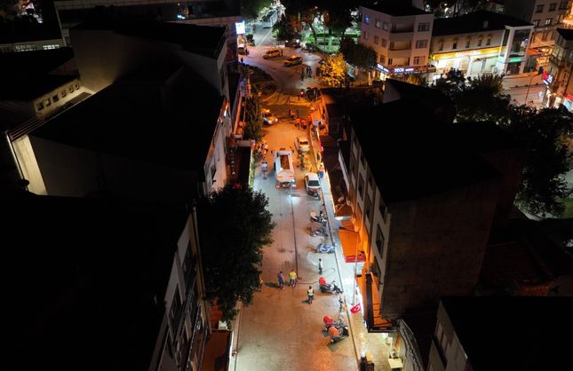 Seferihisar’da gece mesaisi: Cadde ve sokaklar temizleniyor