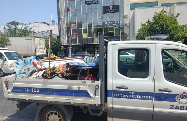Efes Selçuk’ta kaldırım işgallerine geçit yok: Zabıta ekipleri denetimleri artırdı