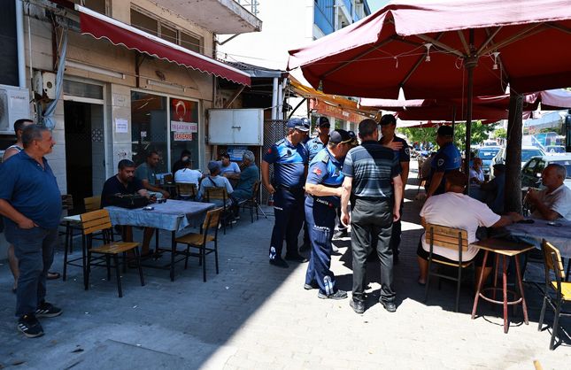 Efes Selçuk’ta kaldırım işgallerine zabıta denetimi