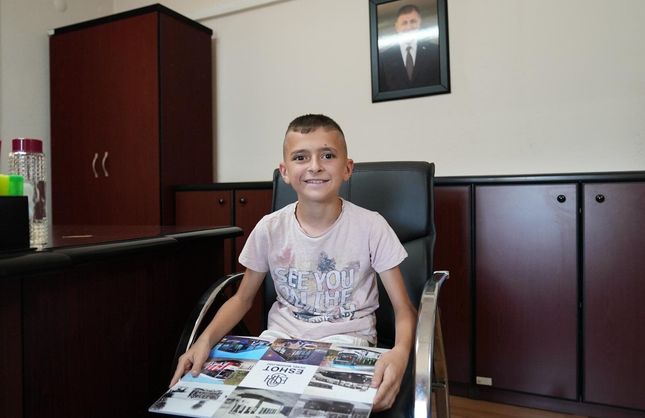ESHOT, Edip’in hayalini gerçekleştirdi: 12 yaşındaki çocuk bir günlüğüne otobüs şoförü oldu