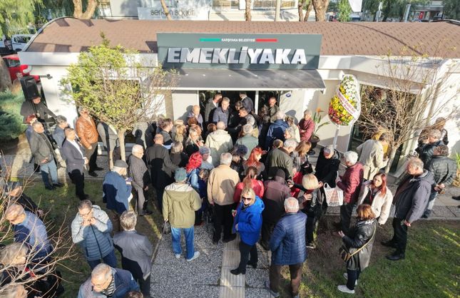Karşıyaka'nın çınarları “Emekli Yaka”da buluşuyor