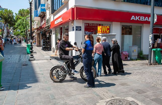 Karşıyaka Çarşısı’nda araç denetimleri sürüyor: Kurallara uymayanlara ceza