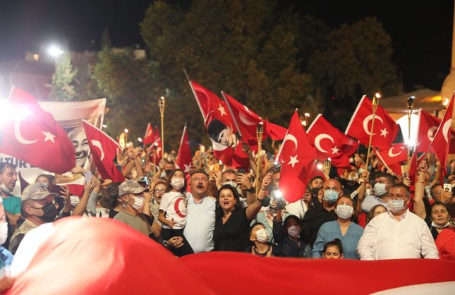 Bayraklı’da 30 Ağustos coşkusu Emre Aydın’la taçlanacak