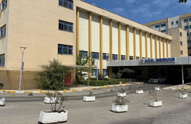 Alaçatı’da otomobil çarptı: Galatasaray yöneticisi yoğun bakımda