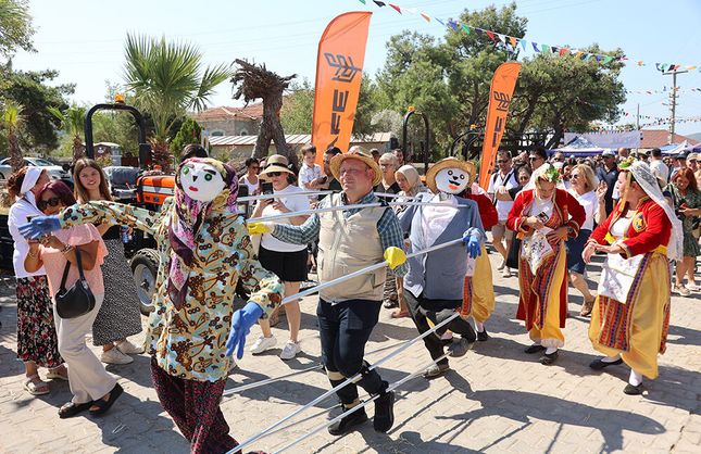 Urla’da 10. Oyuk Festivali coşkusu: Barbaros’ta üç gün boyunca kültür ve üretim buluştu