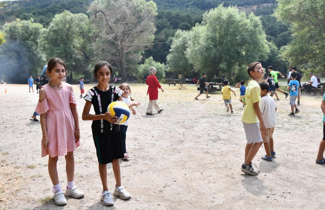 Bayraklılı 163 kişi Karagöl’de buluştu: Dayanışma pikniğinde keyifli gün