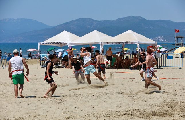 Pamucak’ta Beach Flag heyecanı! 14 takım ve 150 sporcu mücadele etti