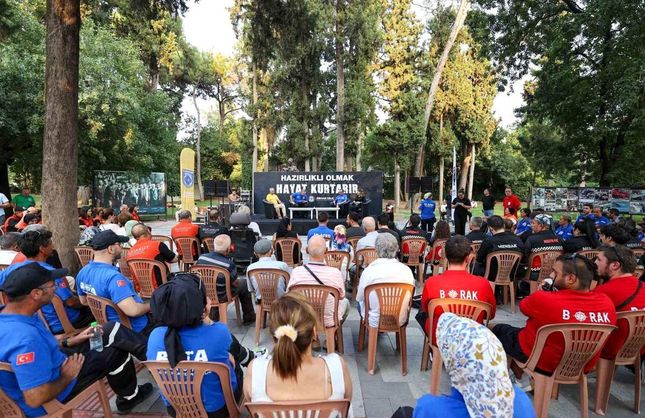 İzmir’de 17 Ağustos Marmara Depremi’nin 27. yılında anma ve farkındalık programı