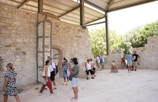 Çeşme Belediyesi’nden kültürel miras gezisi: Binlerce yıllık tarihe yolculuk