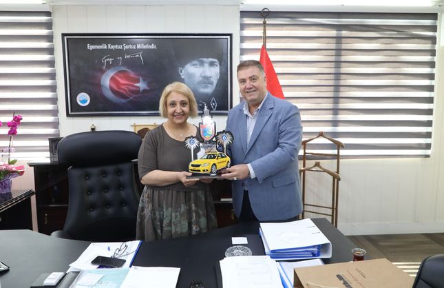 Menderes’in yeni başkan vekiline taksicilerden hayırlı olsun ziyareti