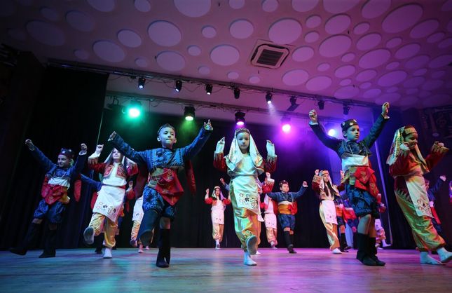 Karşıyaka’da gençler için ücretsiz halk dansları kursu başlıyor