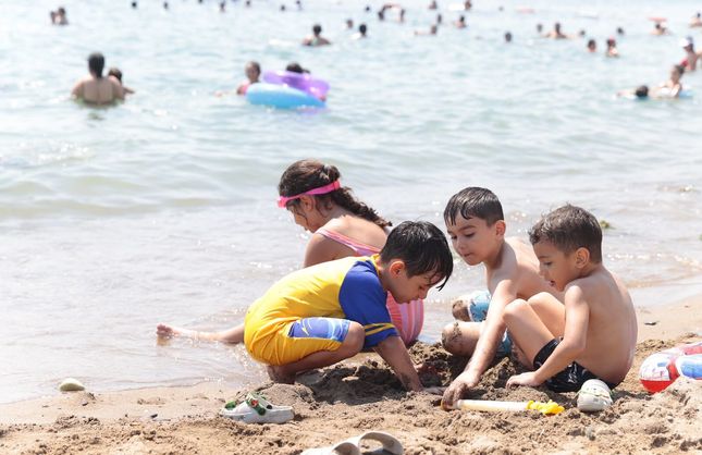 Konak Belediyesi’nden semt merkezi kursiyerlerine deniz sürprizi