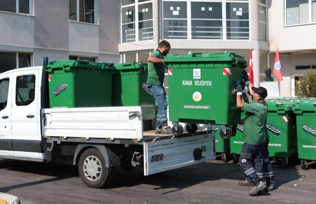 Konak'ın sokakları yeni konteynerlerine kavuştu