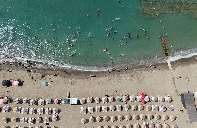 Konaklı çocuklar için yaz bitmeden deniz keyfi! Foça ve Gümüldür’e götürüldüler