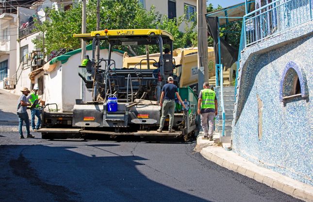 Narlıdere’de asfalt seferberliği sürüyor: Hedef 5 bin ton