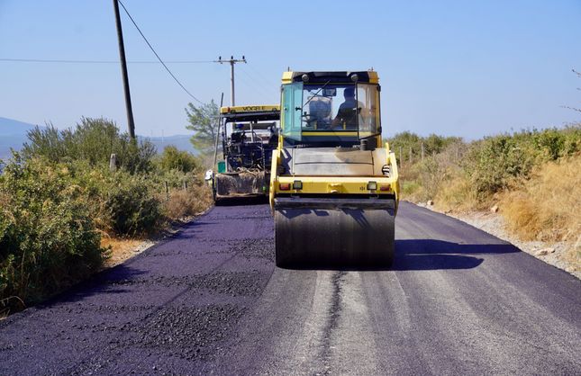 Seferihisar’da asfalt seferberliği: Teos Caddesi’nde çalışmalar sürüyor