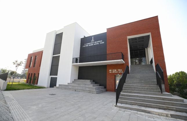Karşıyaka’da sosyal yaşamın yeni buluşma noktası Zübeyde Hanım Tesisi oldu