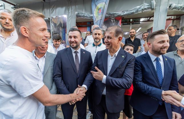 Cemil Tugay Buca’da gençlerle buluştu: Ne kadar hizmet üretirsem o kadar mutlu hissedeceğim