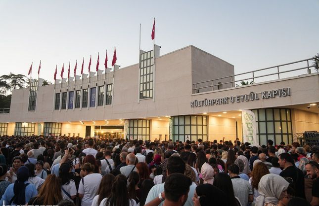 95. İzmir Enternasyonal Fuarı’nda tiyatro ve eğlence şöleni! Açıkhava programı belli oldu