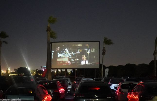 İzmir’de arabada sinema keyfi yeniden başlıyor! 200 araçlık kontenjan açılacak