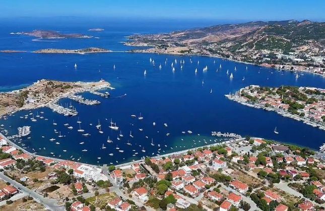 Foça’nın kurtuluşu yelkenlerle kutlanacak: 30’dan fazla tekne Atatürk Adası’na açılacak