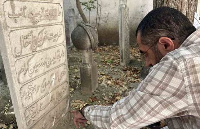 Basmane’de manevi mirasa ilgisizlik tepki çekti: Osman Nuri Efendi’nin kabri bakımsızlığa terk edildi