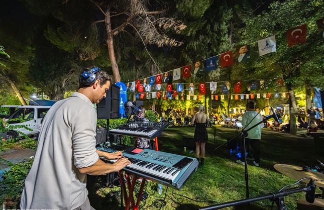 Alternatif Park Konserleri İzmir’i müzikle buluşturuyor