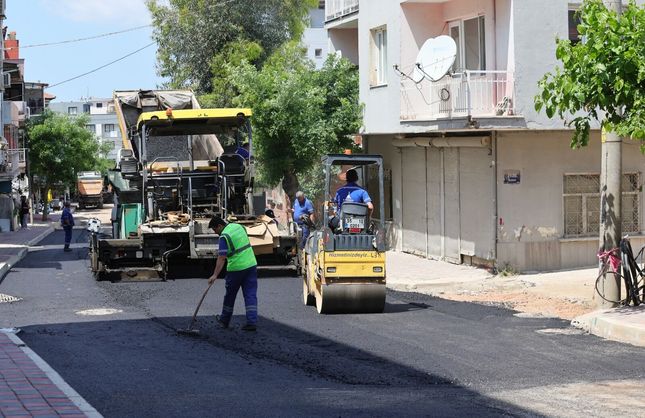 Bayraklı'nın dört bir yanında asfalt mesaisi: 25 noktada tamamlandı