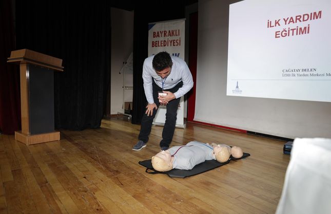 Bayraklı Belediyesi’nden hayat kurtaracak ilkyardım eğitimi