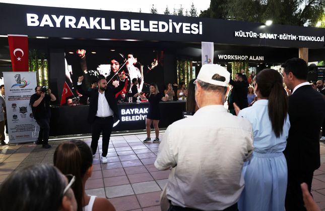 Bayraklı Belediyesi fuarda göz doldurdu: Kültür, sanat ve spor bir arada