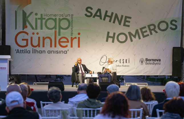 Aydınlanmanın dili Bornova'da konuşuldu: Hidayet Karakuş kitapseverlerle buluştu