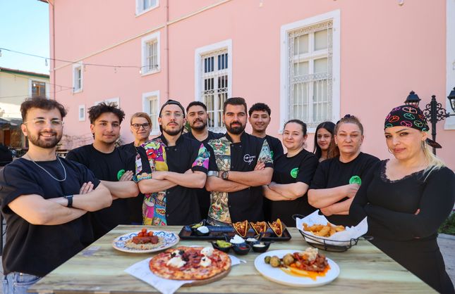 Buca’da belediye işletmeleri vatandaşların buluşma noktası oldu