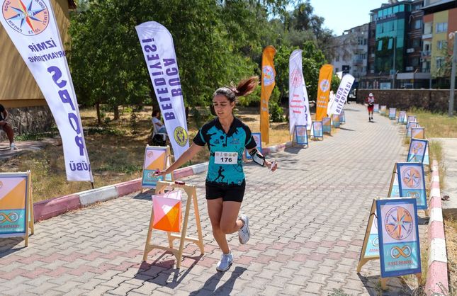 Buca’da oryantiring rüzgarı esti: İzmir’in kurtuluşu sporla taçlandı
