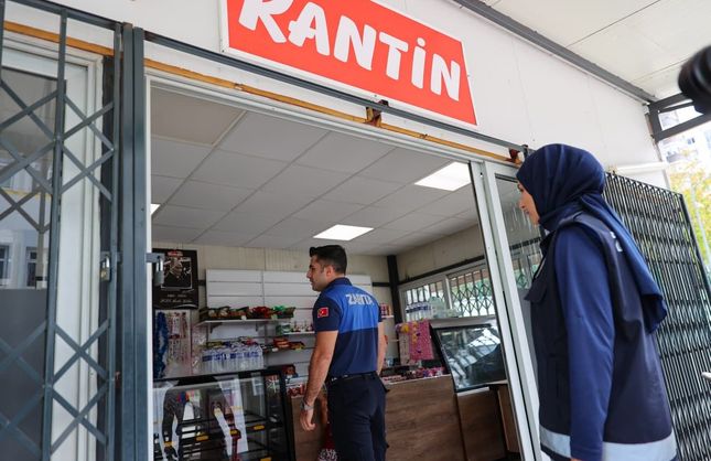 Buca’da okul kantinlerine sıkı denetim: Raflar tek tek kontrol edildi