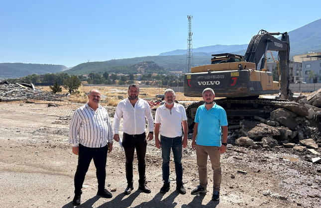 Pınarbaşı’nda yarış pisti yıkıldı: Mahalle halkı şimdi park bekliyor