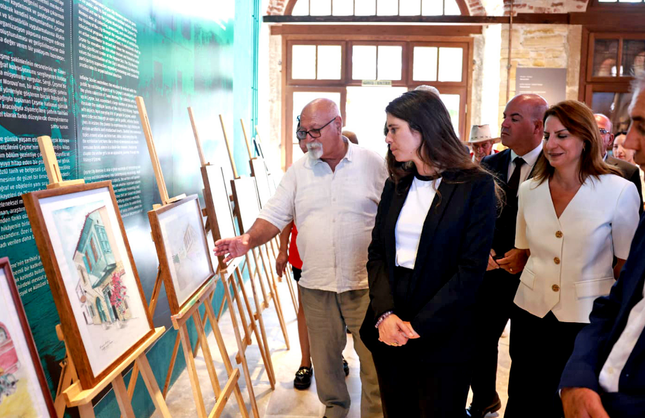 Başkan Lal Denizli, Rasim Özgül’ün ilk kişisel sergisini ziyaret etti