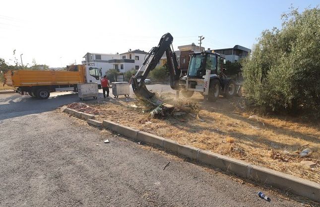Menderes’te temizlik seferberliği: 44 mahallede moloz ve bahçe atıkları toplanıyor