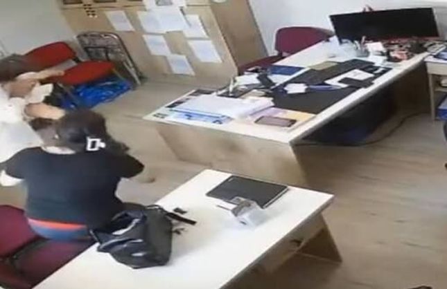 Bornova’da muhtar, boğazına şeker kaçan çocuğu kurtardı