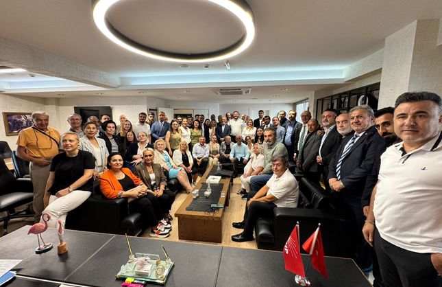 CHP Karşıyaka örgütü il başkanlığında buluştu