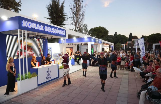 Konak Belediyesi standı 95. İEF’nin gözdesi oldu: Eğlence ve teknoloji bir arada