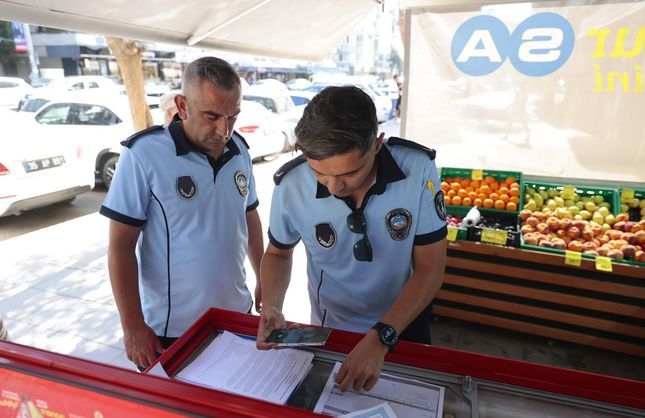 Konak'ta zincir marketlere sıfır atık denetimi