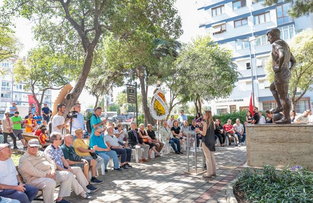Metin Oktay, vefatının 35’inci yılında Konak’ta anıldı