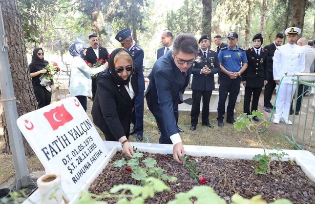 Menderes’te gaziler unutulmadı: Şehitler dualarla anıldı
