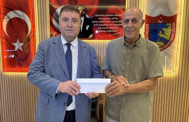 İzmir’de örnek taksici: Fenalaşan yolcusunu polis eskortuyla hastaneye yetiştirdi
