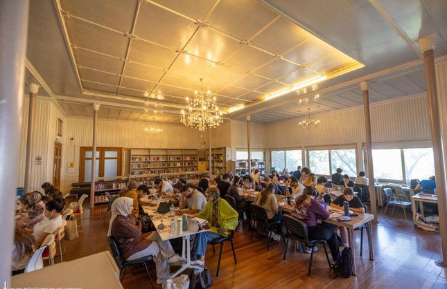 İzmir’in tarihi Şato’su gençlerin yeni adresi oldu