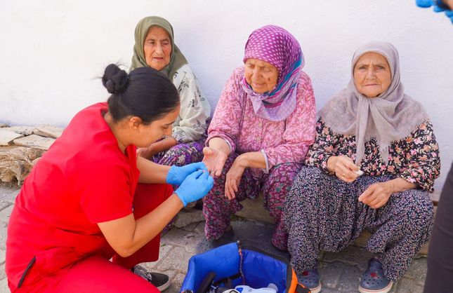 Seferihisar Belediyesi sağlık hizmetini köylere taşıyor