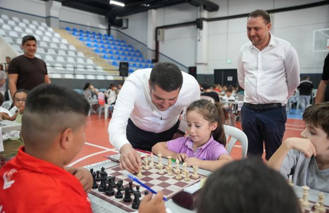Torbalı’nın kurtuluşunun 104. yılına özel 260 minik sporcu satranç turnuvasında buluştu